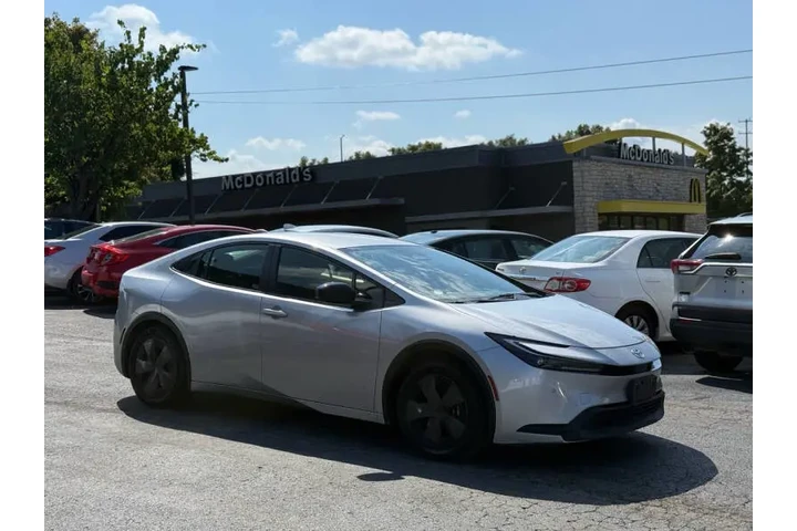 $20995 : 2023 Prius LE image 7