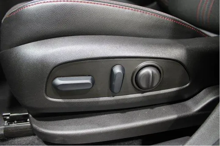 $24911 : Chevrolet Equinox 2023 4x4 R image 4