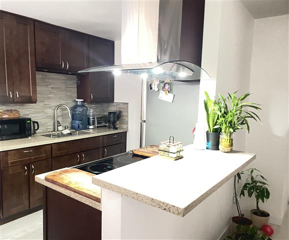 $1950 : Apartment for Rent image 1