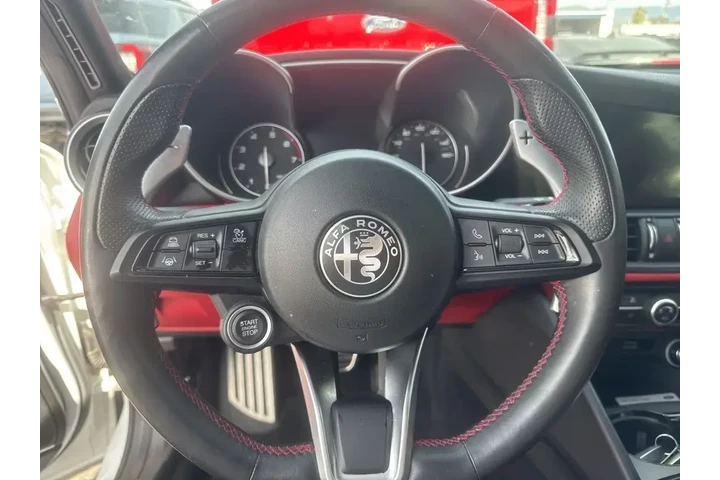 $21626 : Alfa Romeo Giulia 2021 Ti 4d image 9