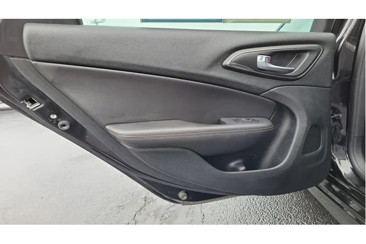 $11000 : Chrysler 200 2015 C 4dr Seda image 8