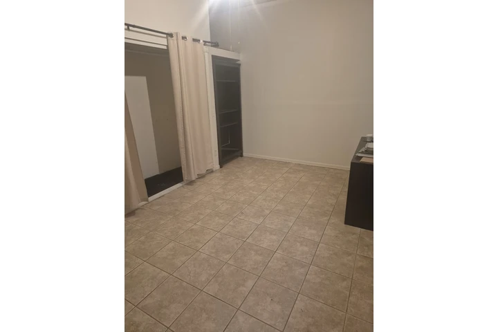 $950 : Cuarto de renta image 3