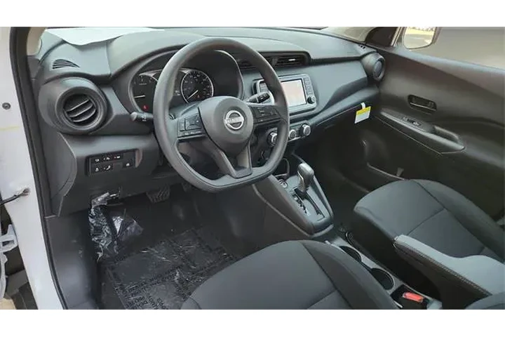 $18901 : Nissan Kicks Play 2025 S 4dr image 9