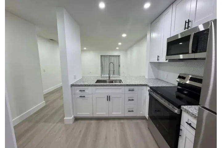 $1000 : APT EN LOS ANGELES CON PARKING image 1