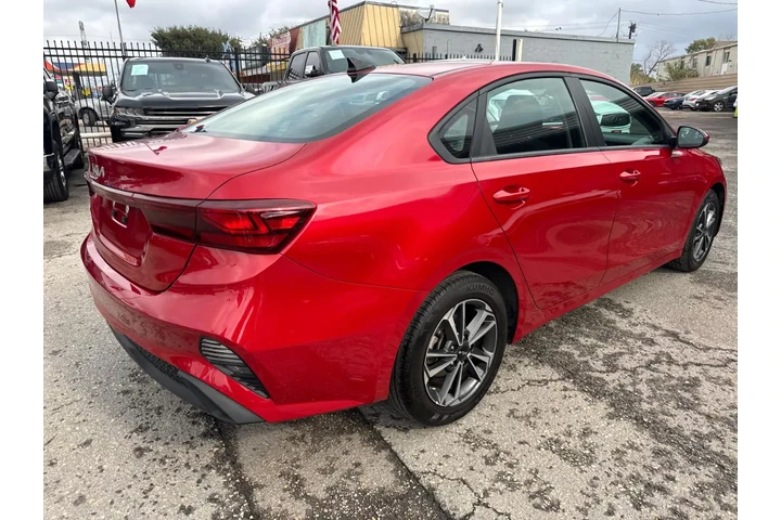 2024 Forte LX image 4