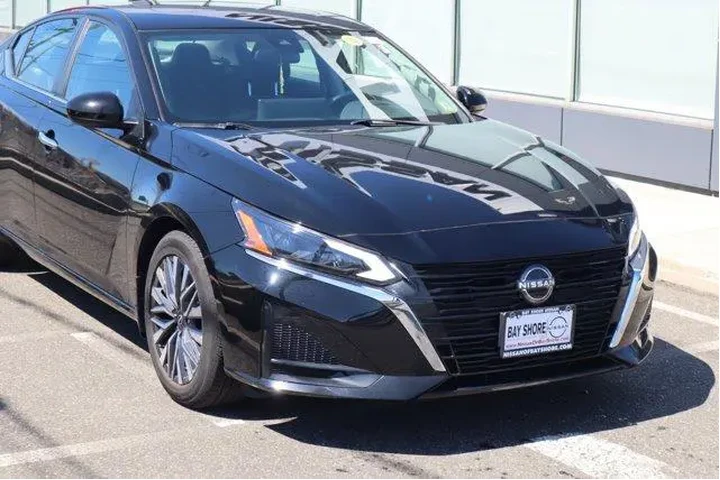 $18585 : Nissan Altima 2023 2.5 SV 4d image 5