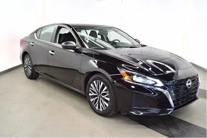 $20494 : Nissan Altima 2025 2.5 SV 4d image 2