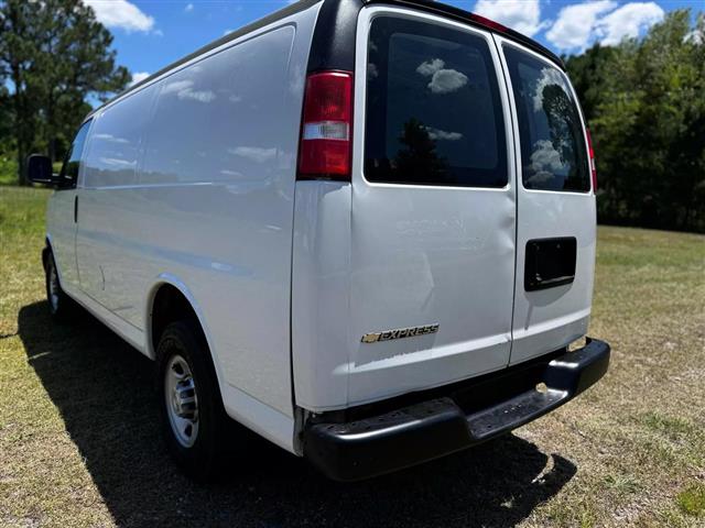 $19990 : 2018 CHEVROLET EXPRESS 2500 image 8