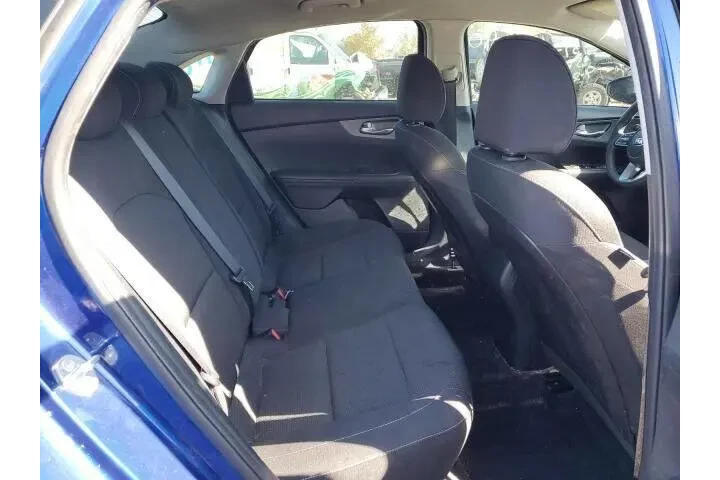$15900 : 2021 Forte FE image 7