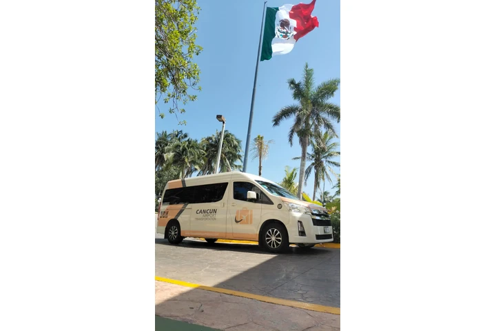 Cancun Airport Transportation image 7