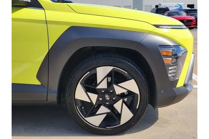 $25524 : Hyundai KONA 2024 Limited 4d image 8