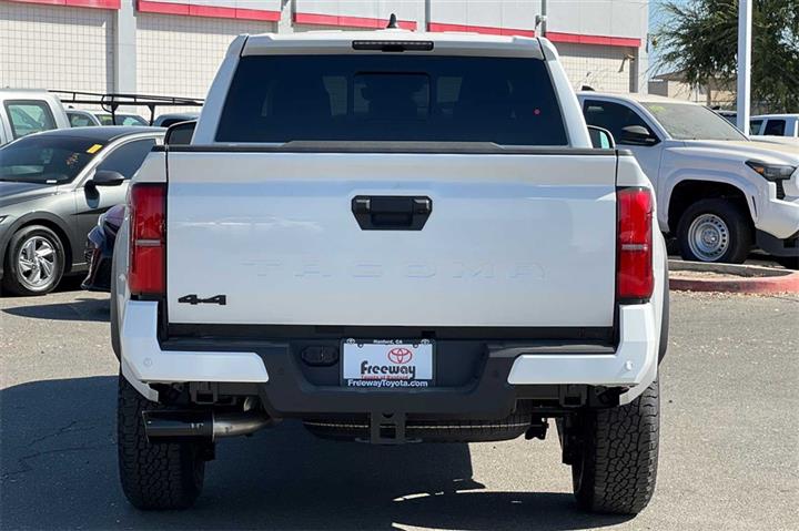 $49915 : New 2024 Tacoma TRD Off Road image 5