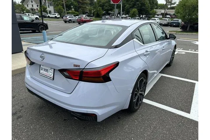 $21779 : Nissan Altima 2024 2.5 SR 4d image 1