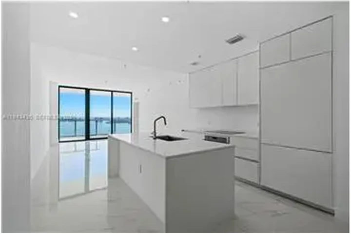 $6000 : Rental property with 1 bedro image 5