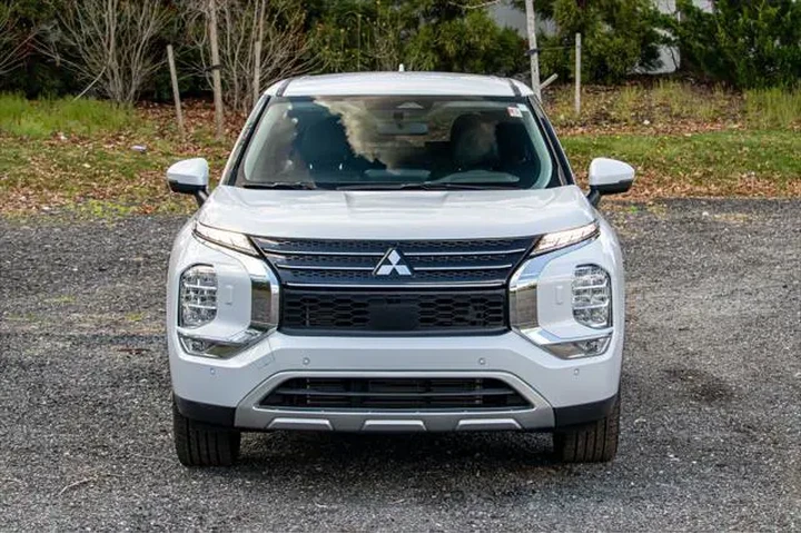 $21195 : Mitsubishi Outlander 2024 AW image 2