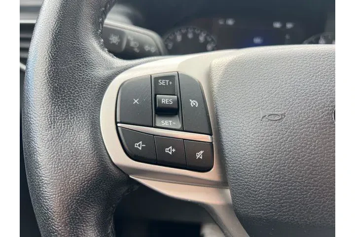 $26352 : Ford Explorer 2021 AWD XLT 4 image 9