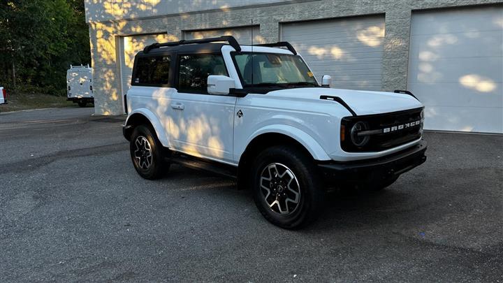 $45700 : PRE-OWNED 2022 FORD BRONCO OU image 8