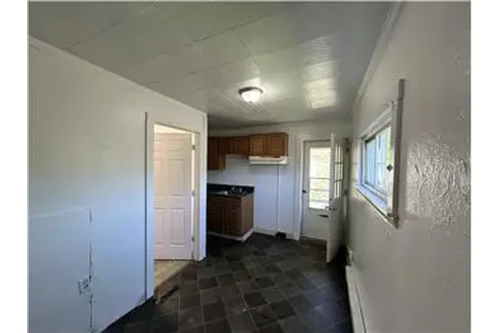 $699 : Rental property with 2 bedro image 6