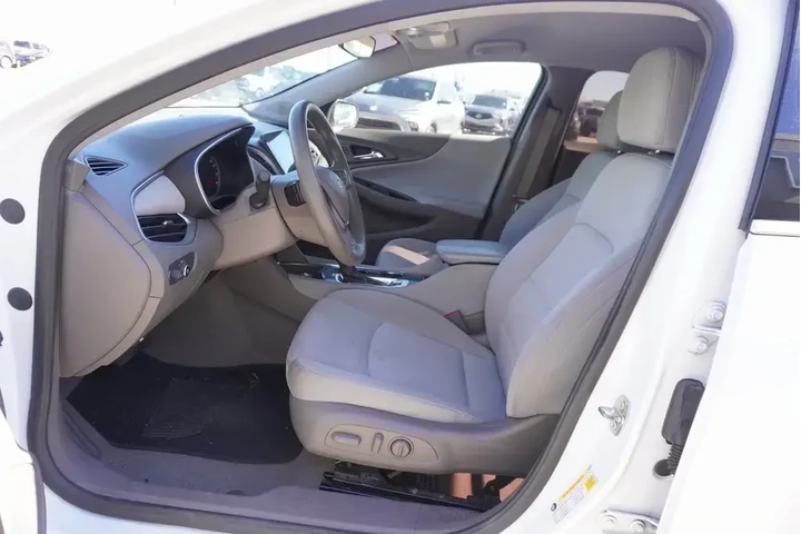 $16888 : Chevrolet Malibu 2022 LT 4dr image 5