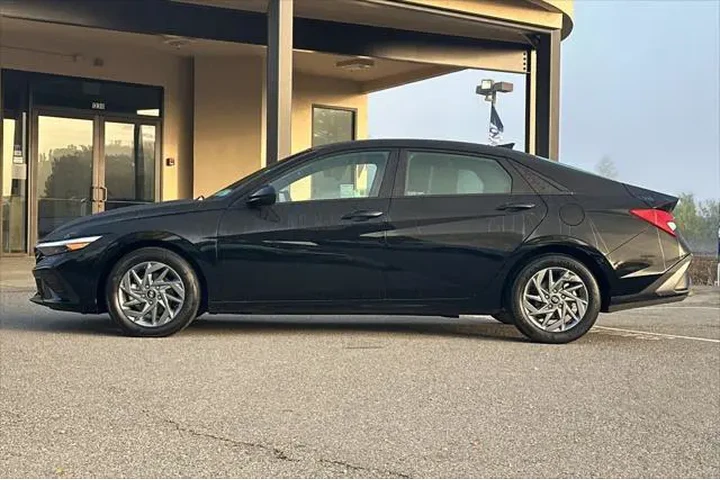 $17990 : Hyundai ELANTRA 2024 SEL 4dr image 7