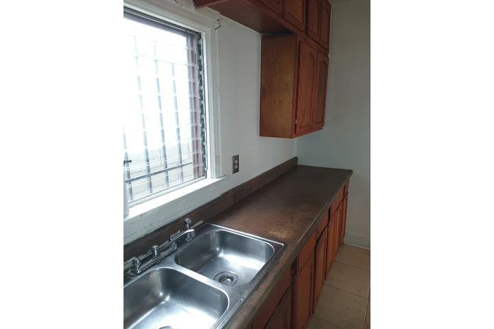 $1500 : Normandie y Jefferson 90018 image 2