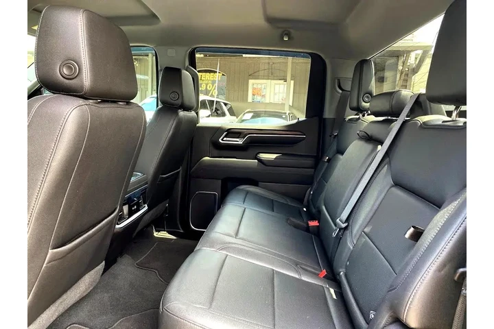 2022 GMC Sierra 1500 SLT Crew image 8