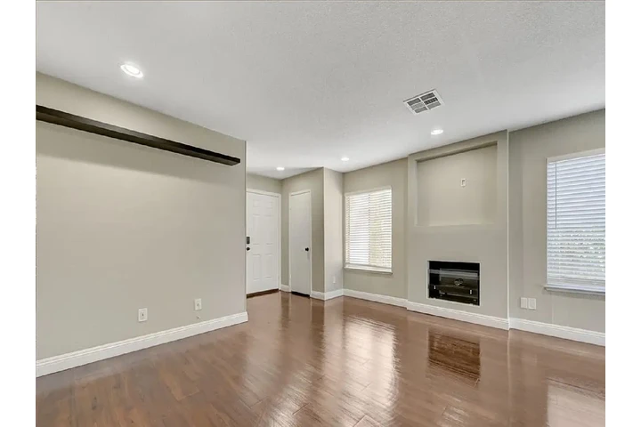 $980 : 2bd/2ba  stainless home image 3