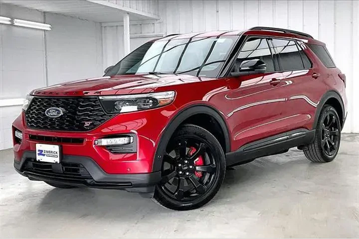 $27490 : Ford Explorer 2021 AWD ST 4d image 2