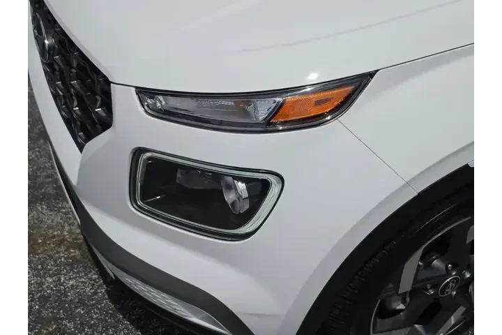 $19990 : Hyundai VENUE 2025 Limited 4 image 9