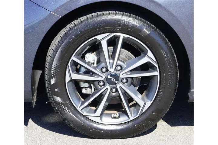 $18984 : 2023 Forte LXS image 10