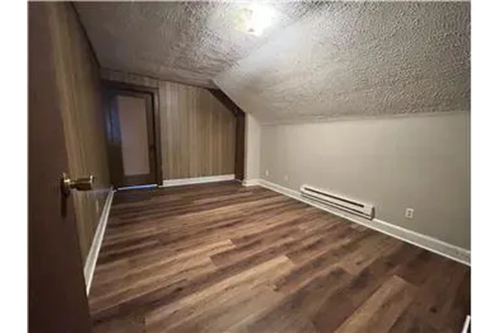 $600 : Rental property with 2 bedro image 9