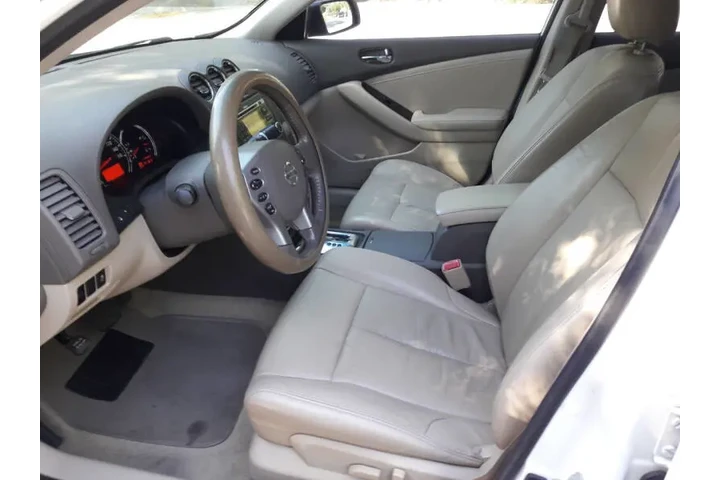 $7700 : 2012 Altima 3.5 SR image 9