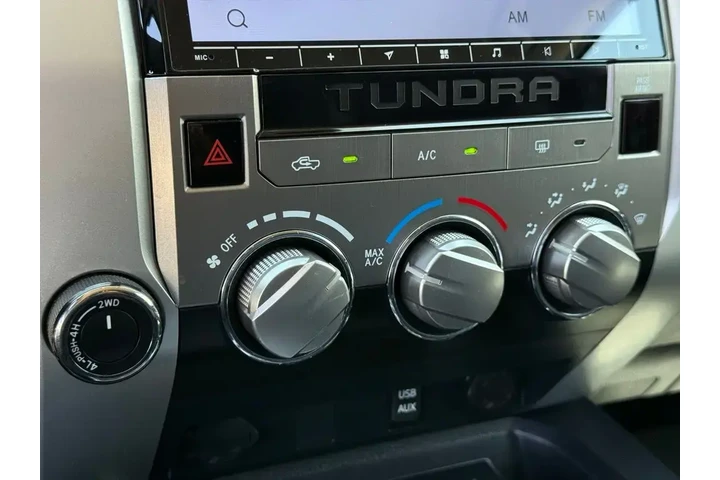 $39489 : Toyota Tundra 2019 4x4 SR5 4 image 9