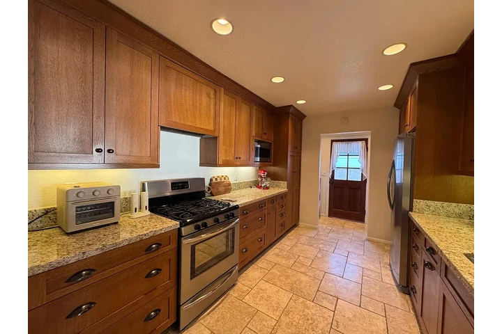 $900 : Beautiful Home...LAKEWOOD,CA image 6