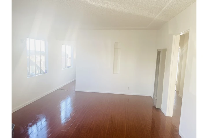 $3400 : casa 3 rec 1 baño southgate image 2