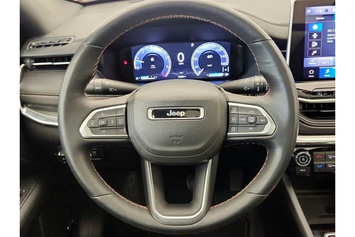 $26998 : Jeep Compass 2022 4x4 (Red) image 10