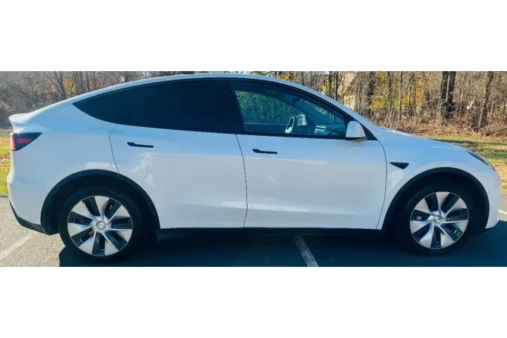 $33000 : 2021 Model Y Long Range image 5
