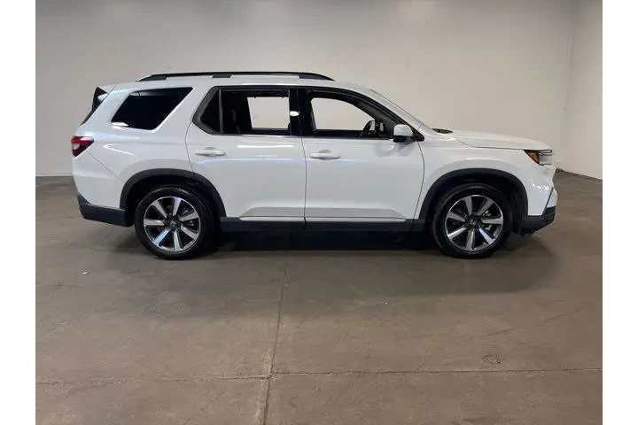 $39981 : Honda Pilot 2024 Touring 4dr image 2