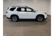 $39981 : Honda Pilot 2024 Touring 4dr thumbnail