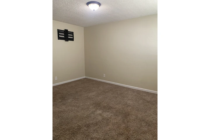 $750 : Renting a room for one person. image 6