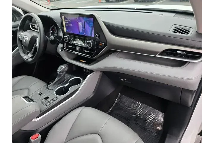 $33500 : Toyota Highlander 2023 XLE 4 image 9