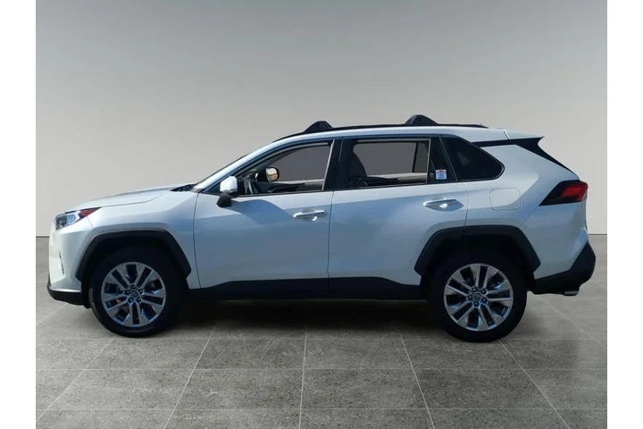 $32806 : Toyota RAV4 2021 Limited 4dr image 2