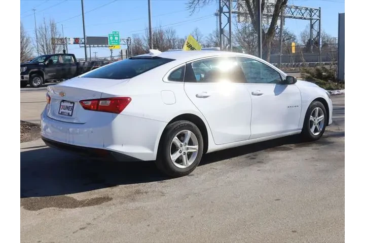 $14377 : Chevrolet Malibu 2023 LT 4dr image 8