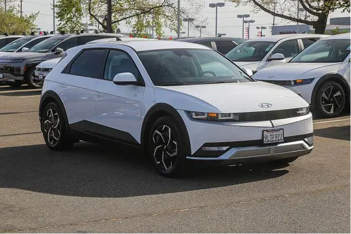$24991 : Hyundai IONIQ 5 2024 SEL 4dr image 6