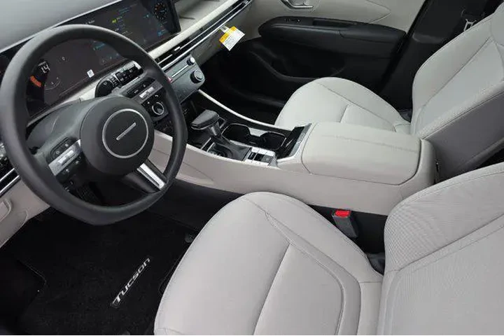 $27821 : Hyundai TUCSON 2025 AWD SEL image 7