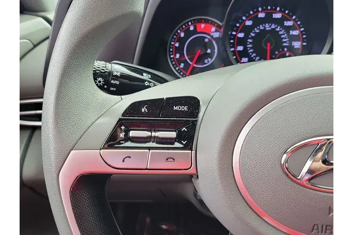 $18039 : Hyundai ELANTRA 2023 SE 4dr image 5