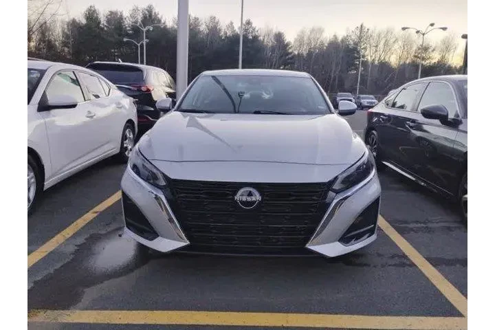 $17000 : Nissan Altima 2023 2.5 SV 4d image 2