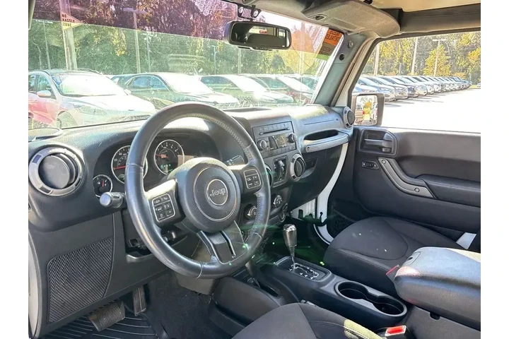 $13400 : Jeep Wrangler Unlimited 2015 image 4