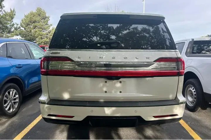 $27995 : Lincoln Navigator 2019 4x4 R image 4