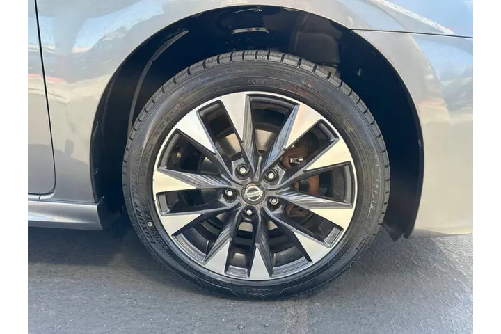 2017 Sentra SR image 8